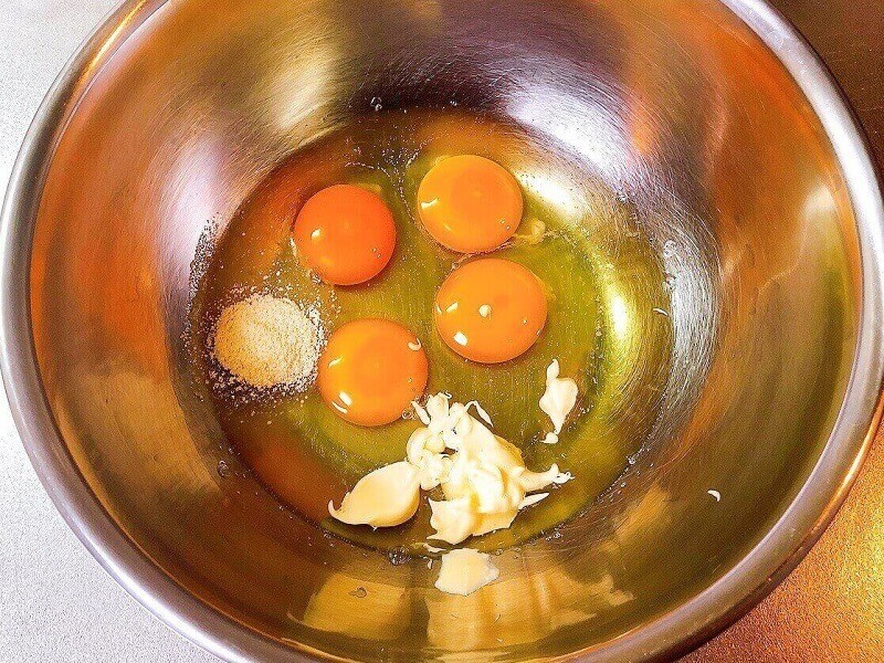 ふわふわ卵に入れる調味料