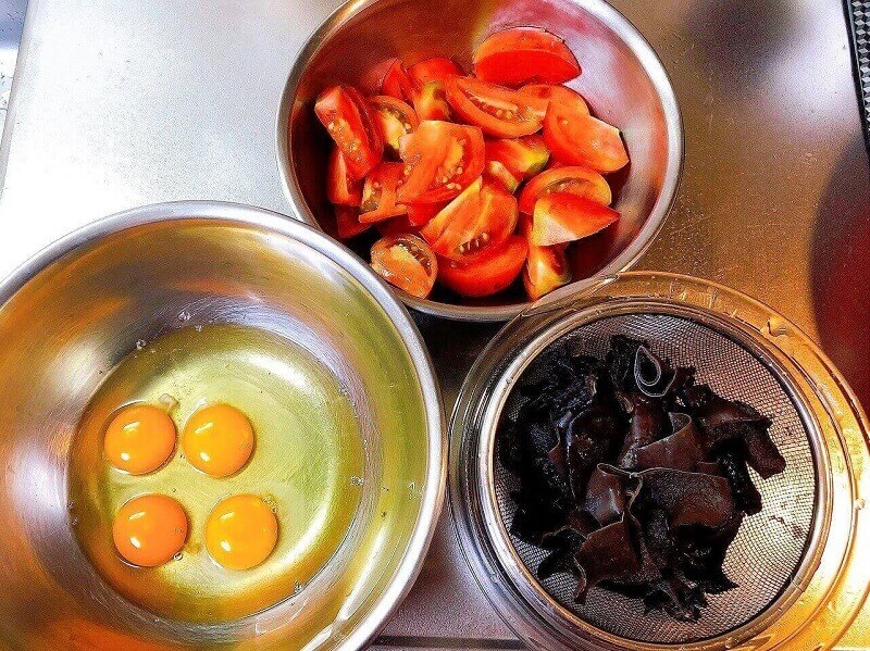 きくらげとふわふわ卵のトマト炒め、具材