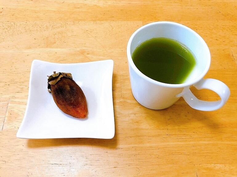 干し柿と緑茶
