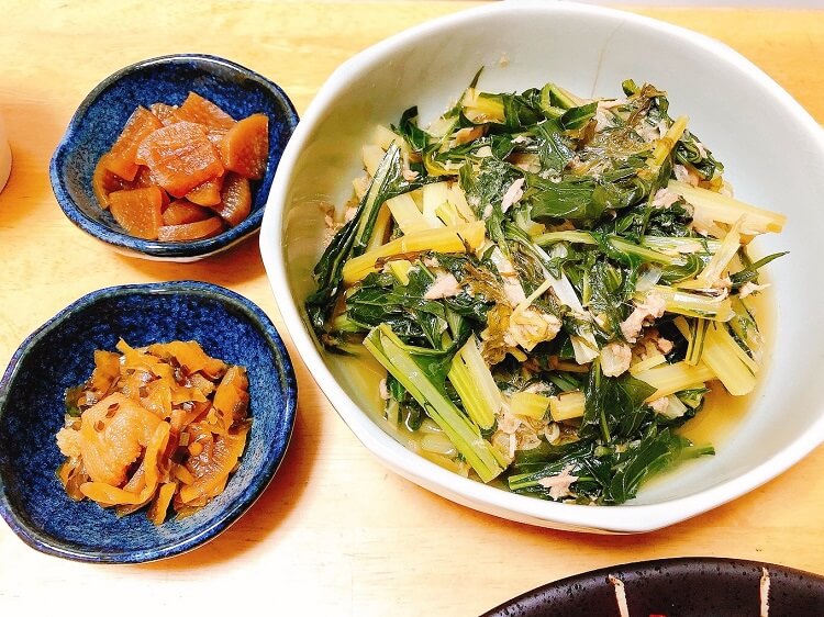 水菜とシーチキンの煮物と漬物2種