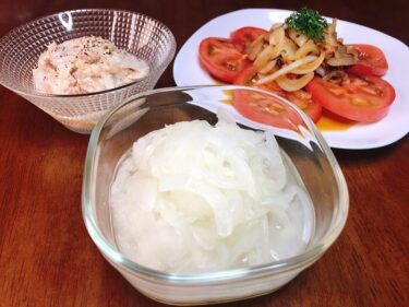 切って混ぜるだけ！旬の新玉ねぎで『発酵玉ねぎ』｜保存も腸活も叶う！簡単おかずアレンジ2品つき